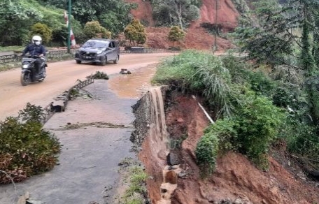 Banjir Bandang diguyur Hujan Deras, Akibatnya Jalan Lintas Sipirok Longsor