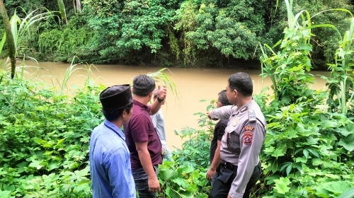 Petani Lansia Diduga Hanyut Ditemukan Tersangkut di Sungai Batang Ilung