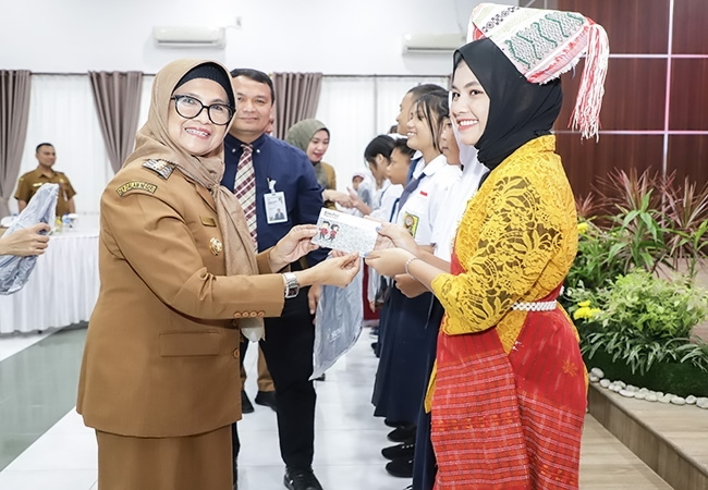 Peringati Hari Indonesia Menabung, Pemko Pematangsiantar Bagikan Buku Tabungan