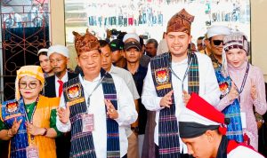 Massa Simpatisan Membludak Kawal Paslon Radiapoh - Azi Daftar ke KPU Simalungun