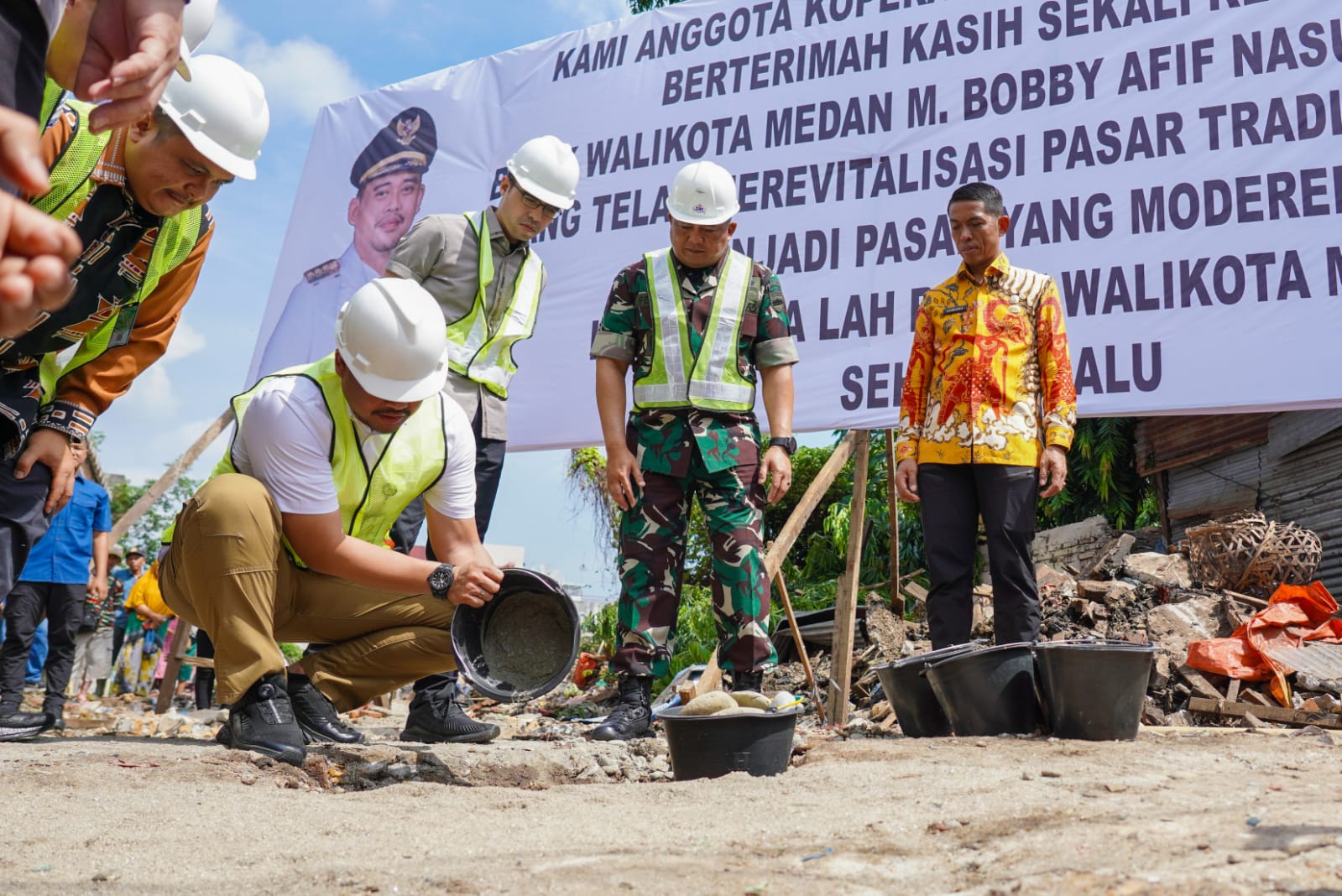 Wali Kota Medan Letak Batu Pertama Revitalisasi Pasar Akik