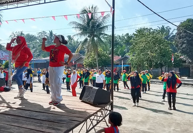 Warga Lansia Nagori Jawa Baru Kompak Senam Sehat