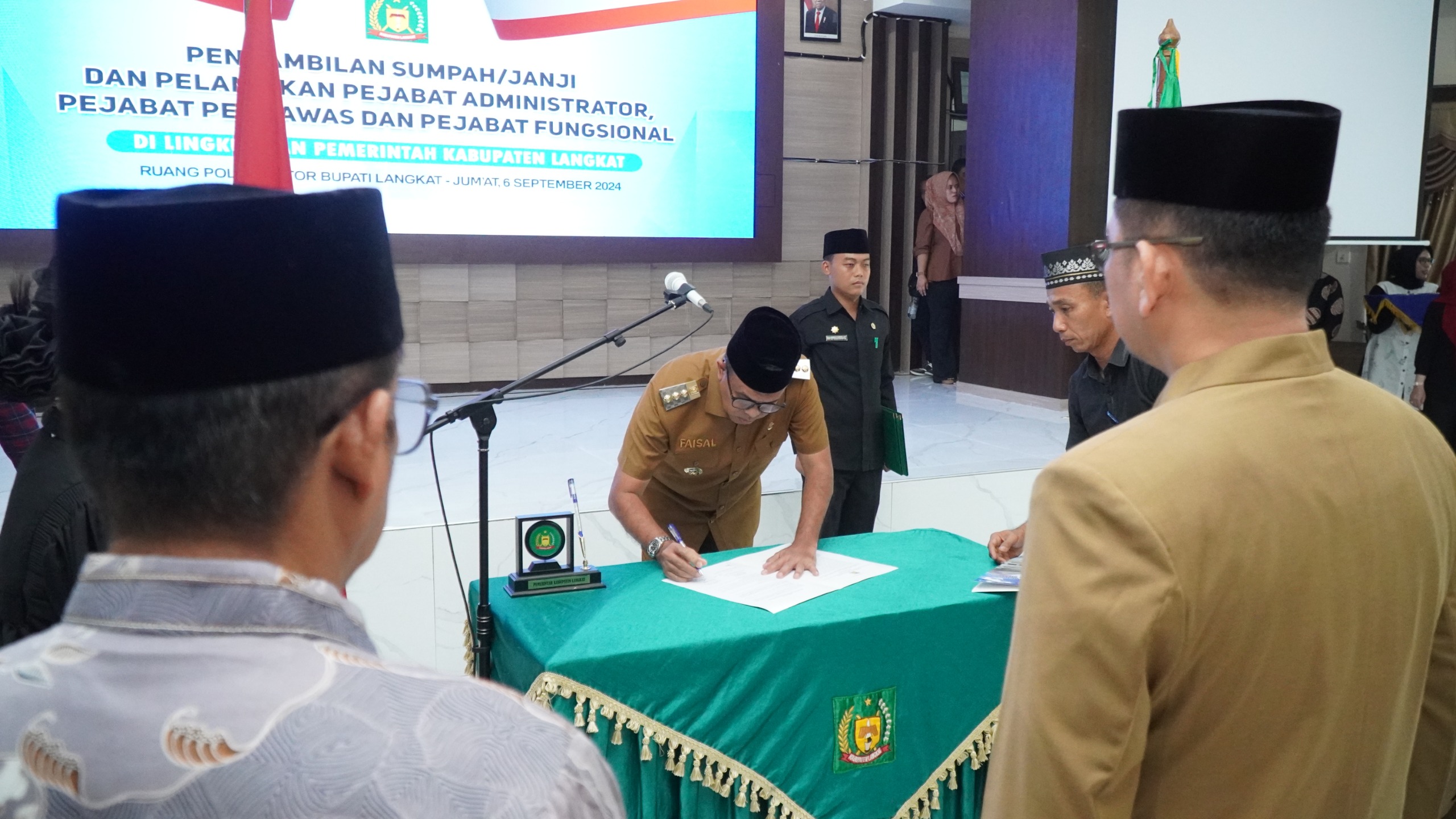 Pj Bupati Langkat Faisal Hasrimy Lantik Pejabat Administrator dan Pengawas : Tekankan Loyalitas dan Integritas