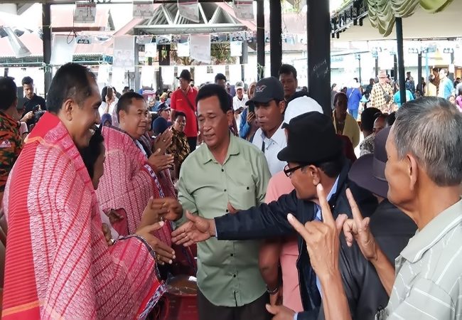 Kampanye di Juma Teguh, Pasangan Danjor-Bintang Diberangkatkan "Sukut Nitalun" Marga Padang