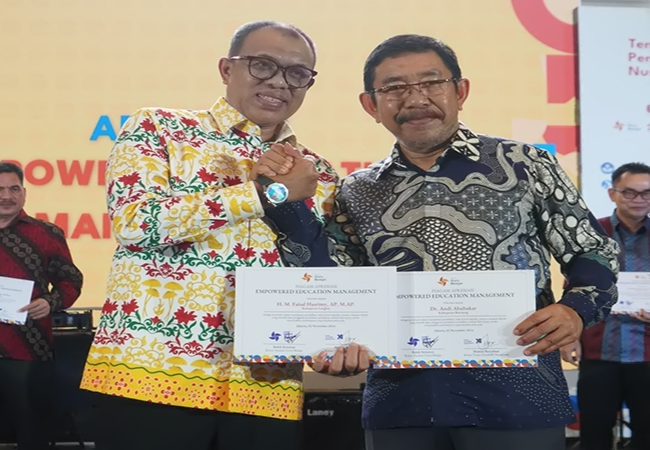 Pj Bupati Langkat Faisal Hasrimy Terima "Mohammad Syafei Awards": Dorong Pembelajaran Berpihak pada Anak