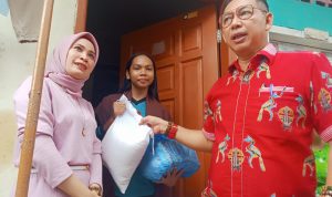 Ketua DPRD Medan Bersama Salurkan Bantuan kepada Warga Terdampak Banjir di Kelurahan Sei Mati