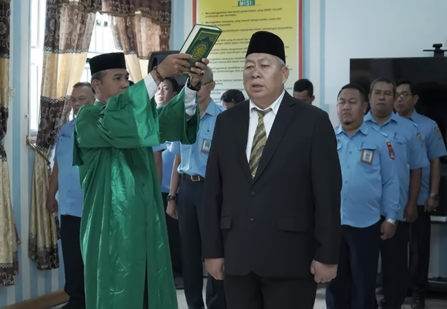 Zainal Aripin Sinaga Resmi Dilantik Sebagai Dewan Pengawas PDAM Tirta Silau Piasa