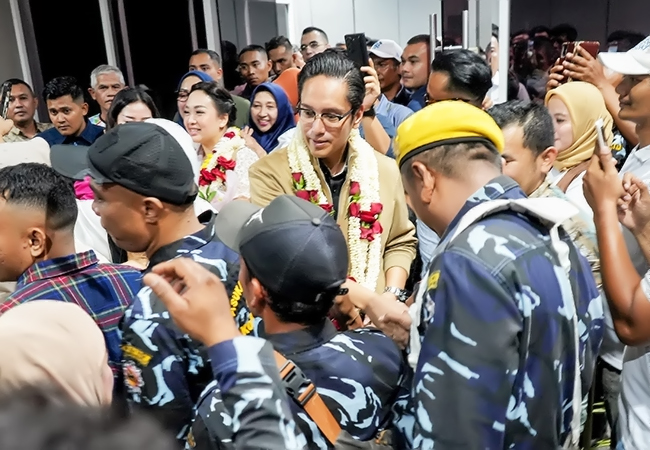 Disambut Ratusan Masyarakat, Wali Kota Medan Tiba di Medan