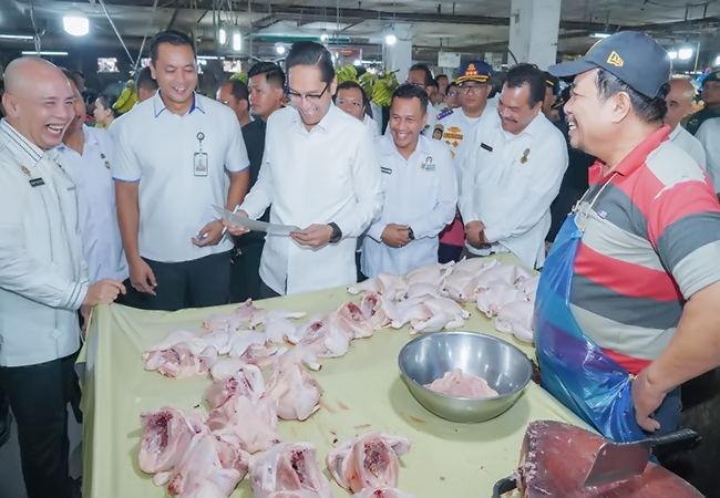 Pantau Harga Bahan Pangan di Pasar Petisah, Rico Waas Cermati Lonjakan Harga Cabai dan Bawangan