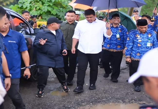 Pasca Banjir, Bobby Gubernur Sumut Tinjau Jembatan Pijorkoling Rusak Parah