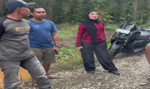 Dikeluhkan Masyarakat, Ketua DPRD Langkat Tinjau Langsung Kondisi Jalan