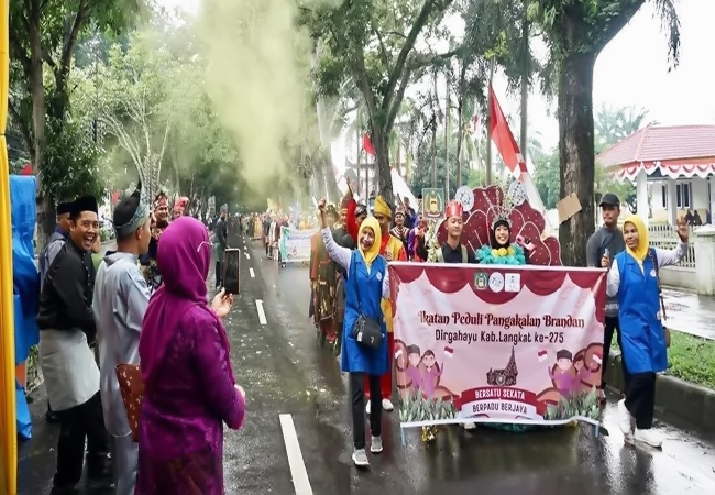 Karnaval Budaya 14 Etnik Meriahkan HUT ke-275 Langkat