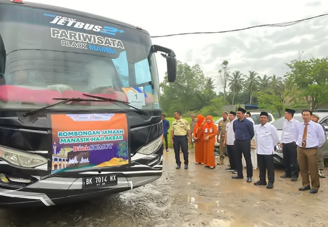 Bupati Sergai Lepas Jamaah Manasik Haji Akbar Bank Sumut