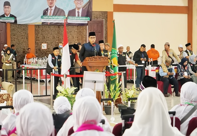 Wali Kota Medan Sambut Kepulangan 347 Jemaah Haji Kloter 9 Embarkasi