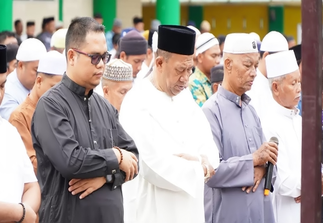 Ribuan Warga Langkat Laksanakan Shalat Idul Adha 1446 H, Presiden RI Sumbang Sapi Kurban