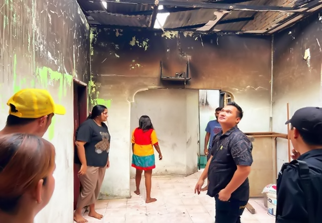 Ketua Komisi I DPRD Medan Kunjungi Korban Kebakaran di Padang Bulan